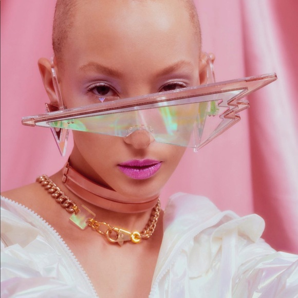 ISLYNYC LUXE RUNWAY LADY GAGA Holographic Glasses - Picture 5 of 10